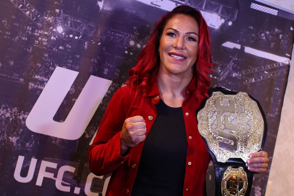 Cris Cyborg vs. Holly Holm tijdens UFC 219