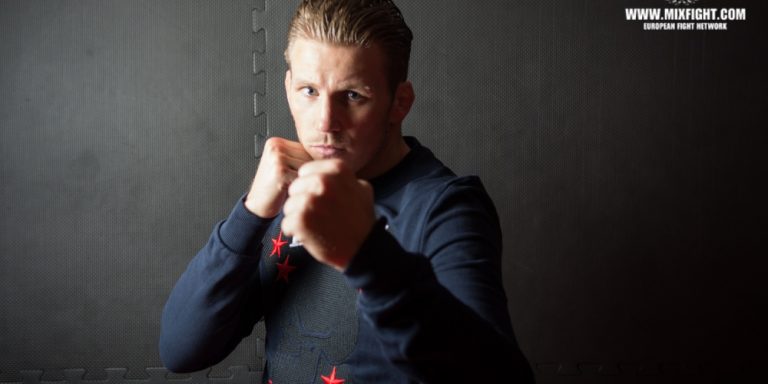 Hubert Geven in de auto bij Andy van der Meijde