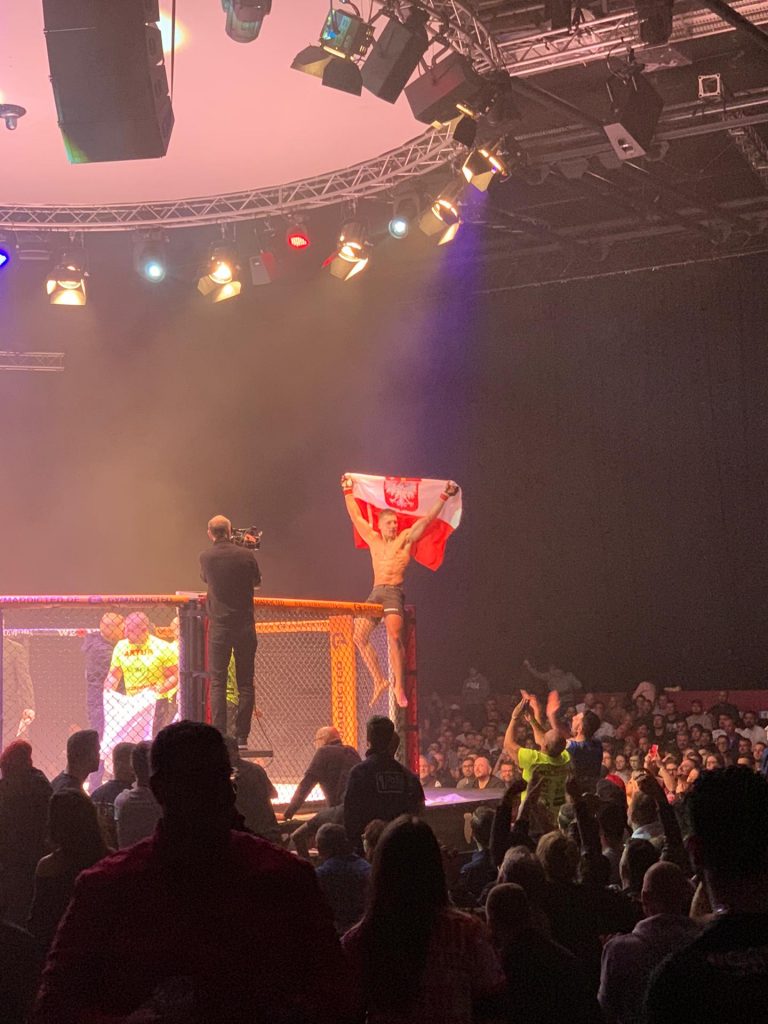 Artur Szczepaniak pakt controversiële draw tijdens We Love MMA 53
