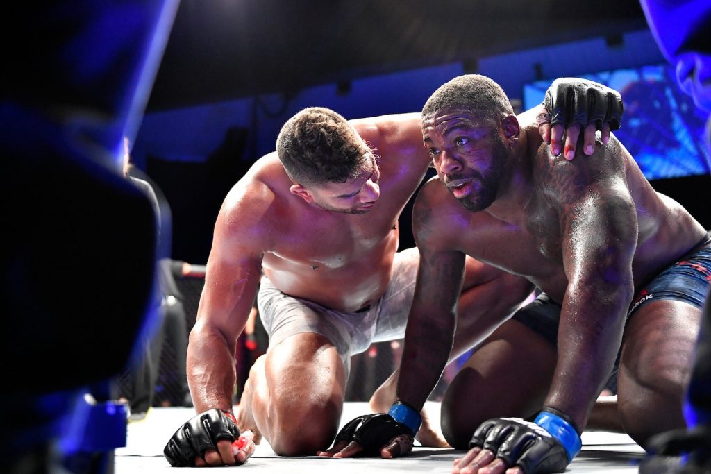 Overeem wint van Harris via TKO