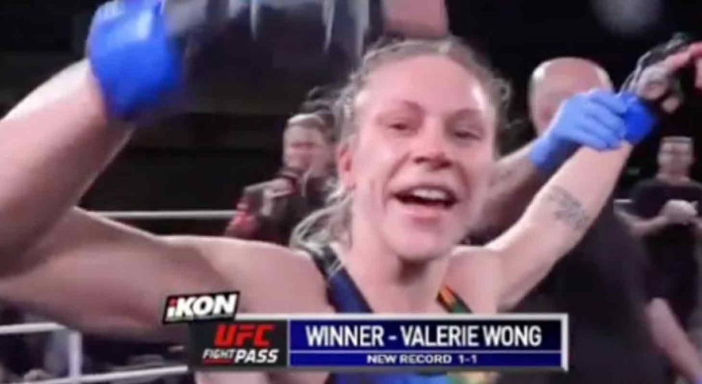 Isis Verbeek pakt haar eerste MMA winst bij iKon