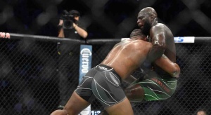 Jairzinho Rozenstruik verliest zijn partij van Curtis Blaydes
