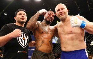 Tyrone Spong verliest zijn partij tegen Sergei Kharitonov bij Eagle FC