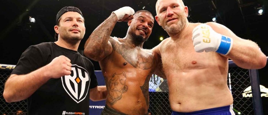 Tyrone Spong verliest zijn partij tegen Sergei Kharitonov bij Eagle FC