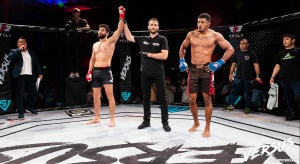 Agy Sardari stormt door zijn tegenstander heen op een succesvolle Versus MMA event