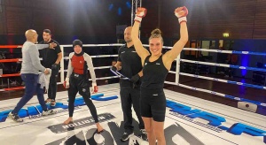Benita van Rooij wint haar 2de MMA partij via TKO