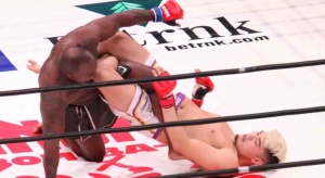 Melvin Manhoef keerde gisteren terug uit zijn retirement in Japan